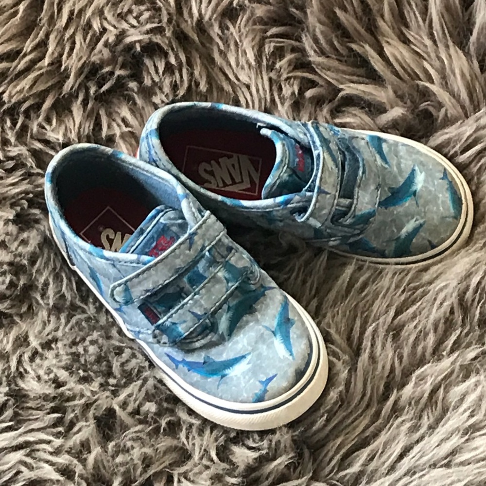 Shark Vans sz8
